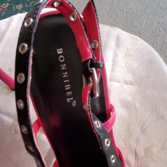 Pink heels - Picture 2 of 5